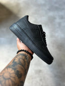NIKE AIR FORCE F1