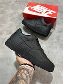 NIKE AIR FORCE F1