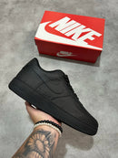 NIKE AIR FORCE F1