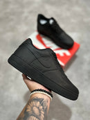 NIKE AIR FORCE F1